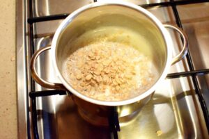 Zapiekana owsianka z jabłkami i cynamonem