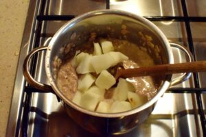 Zapiekana owsianka z jabłkami i cynamonem