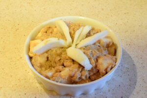Zapiekana owsianka z jabłkami i cynamonem