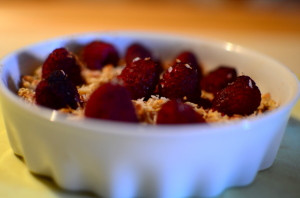 Zapiekana owsianka z malinami