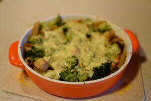 Fit zapiekanka z kurczakiem i brokułami