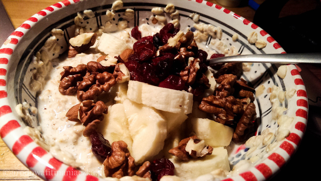 Bakaliowa owsianka z żurawiną na szybko