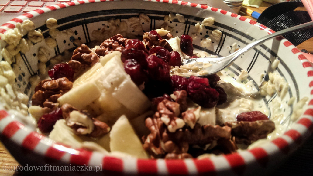 Bakaliowa owsianka z żurawiną na szybko