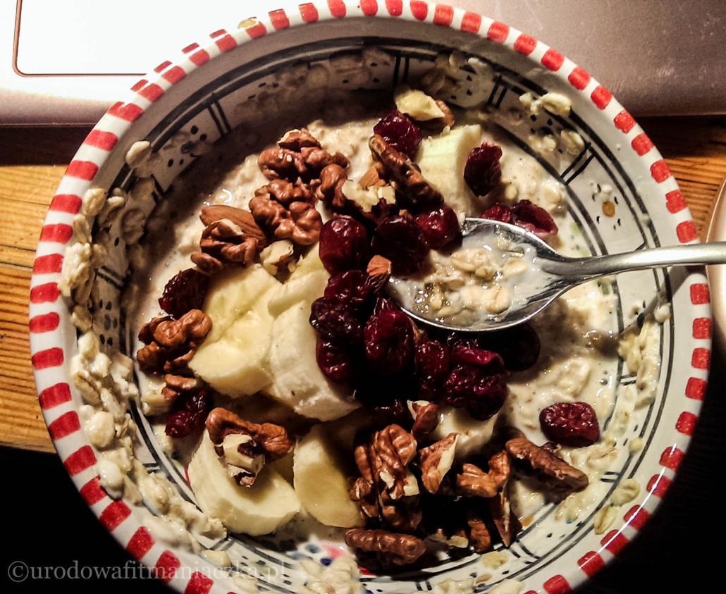 Bakaliowa owsianka z żurawiną na szybko