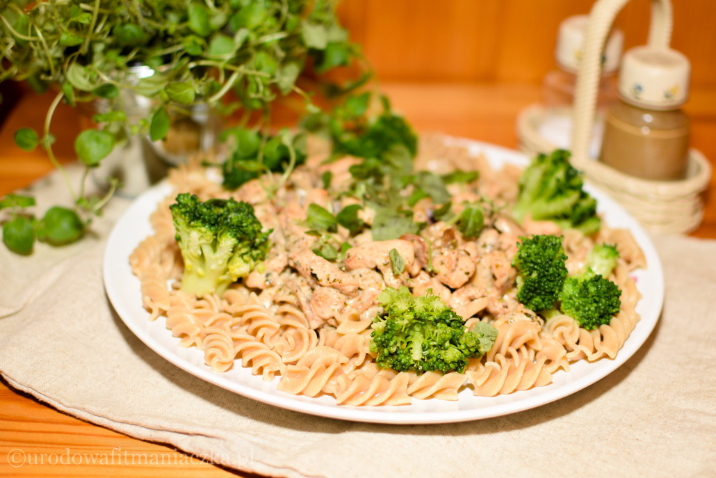 kurczak w sosie jogurtowo-ziołowym