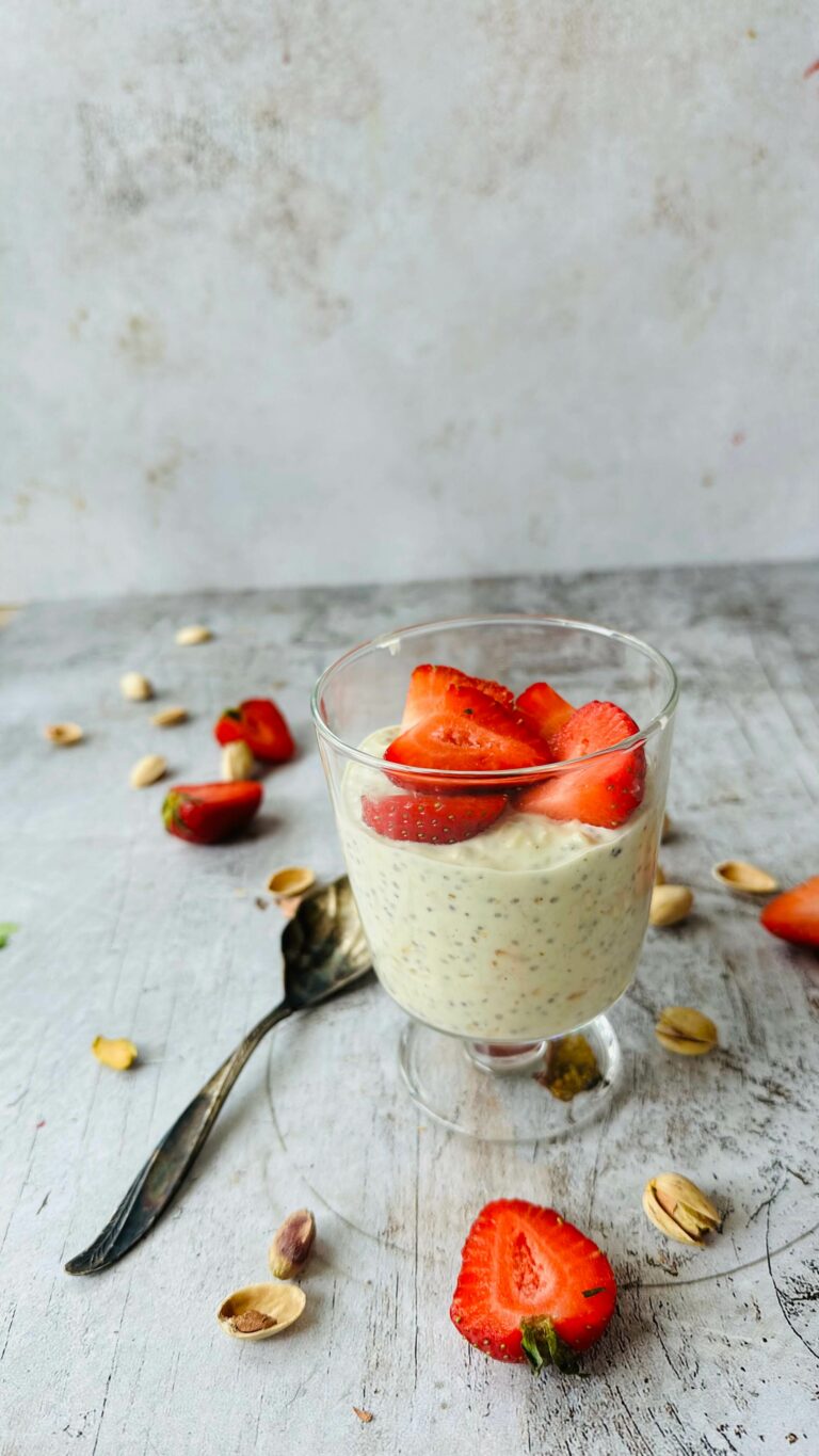 Ekspresowa owsianka pistacjowa z dużą ilością białka, czyli dietetyczny must have