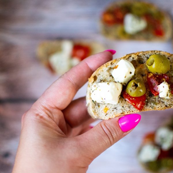 dietetyczne-tosty-grzanki-z-fetą-greckie-dietetyk-tychy